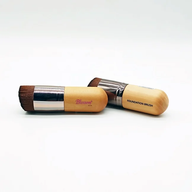 Blossom Makeup Kabuki Foundation Brush - Image 1
