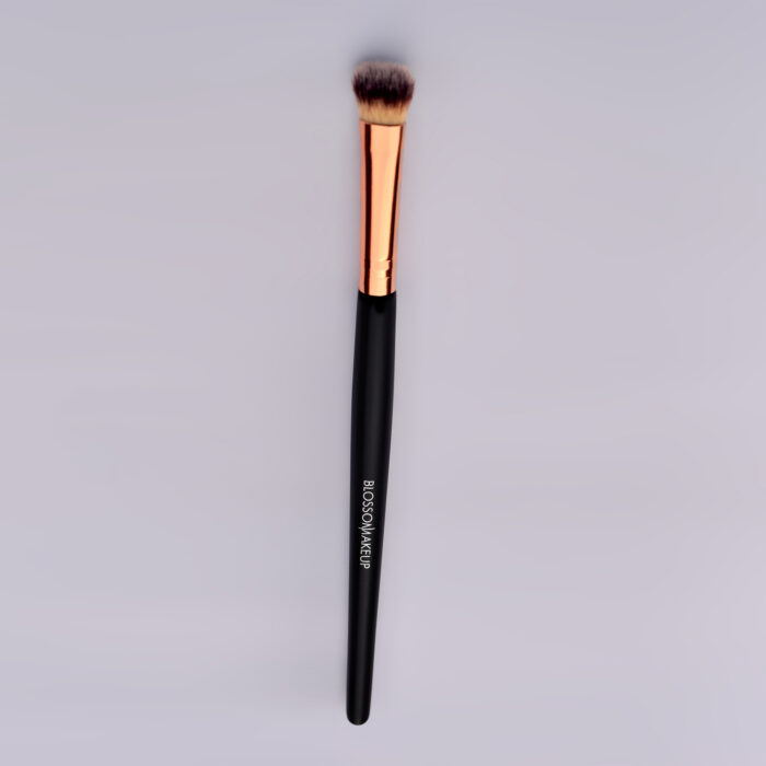 #017 - Medium Eyeshadow Crease Brush