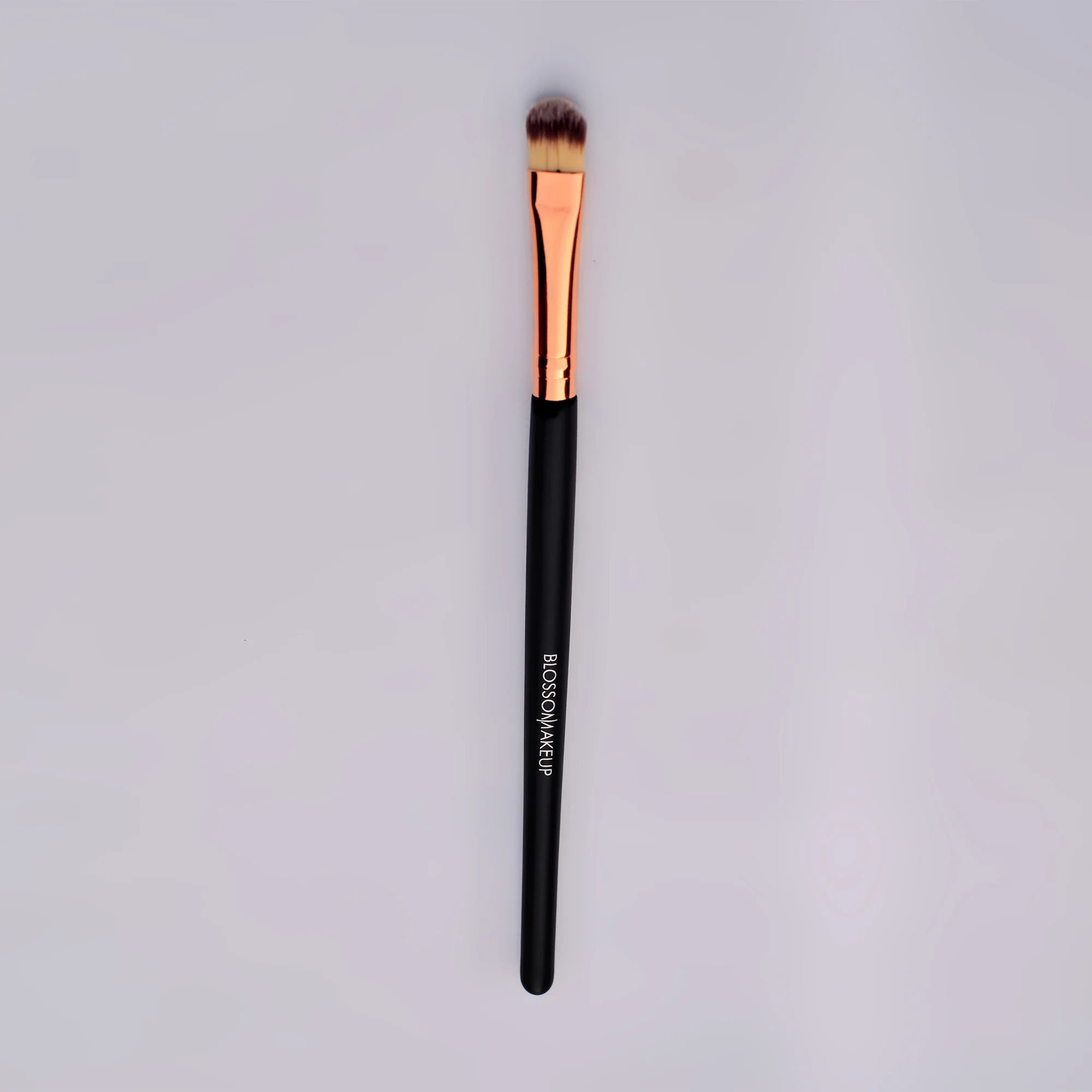 #020 - Full Flat Eyeshadow Brush - Image 1